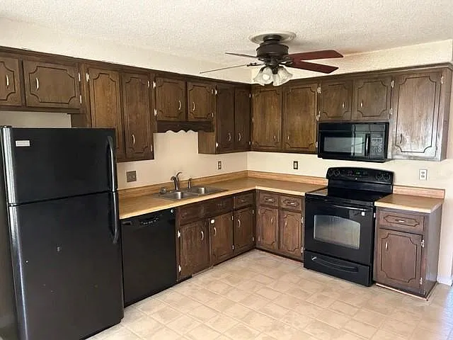 3 bed, 1082 sqft, $1,395 — Photo 2