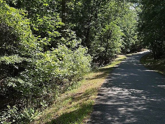 Indian Knoll Rd frontage