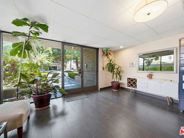 909 N Croft Ave #305 — Photo 22
