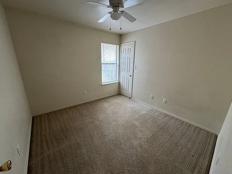 5005 John David Dr — Photo 13