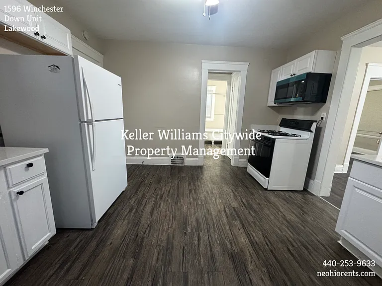 2 bedroom 1 bath DOWN unit in Lakewood — Photo 17