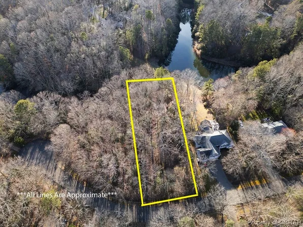 20 Wilton Coves Dr #20, Hartfield, VA 23071