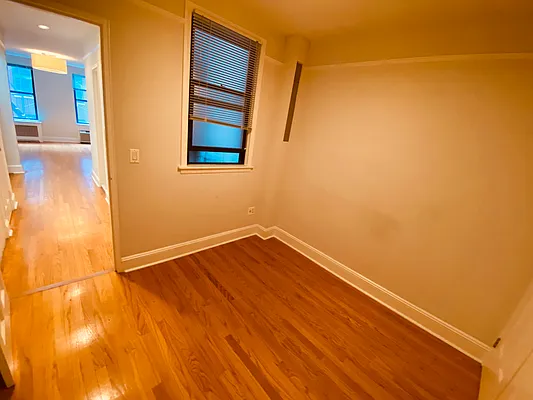 Rented by Metropolis Real Estate of Manhattan | media 35