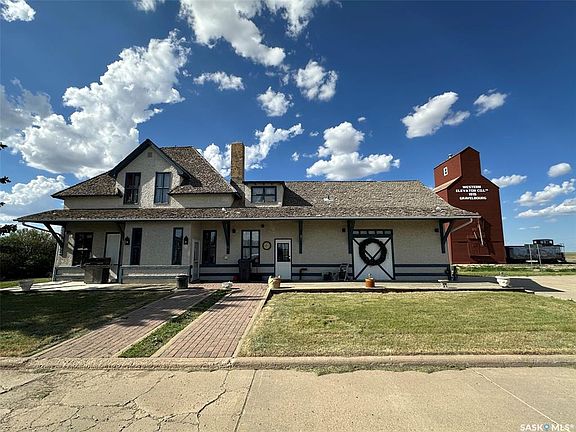 2nd image of 700 Main STREET E