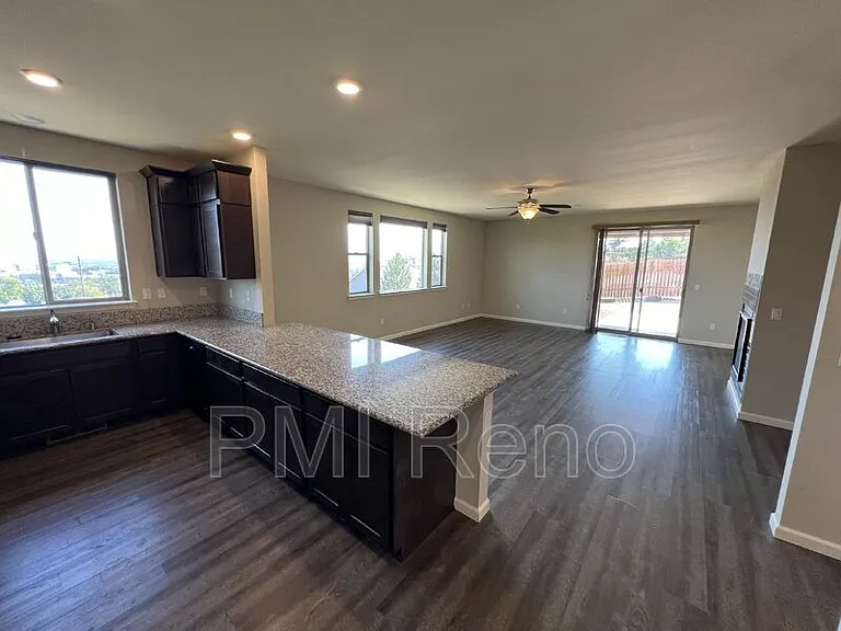 3025 Comstock Dr — Photo 6