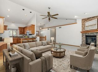 1151 Glacier PASS, Slinger, WI