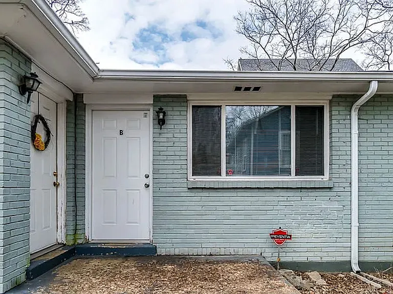 1019 Summit Ave — Photo 2