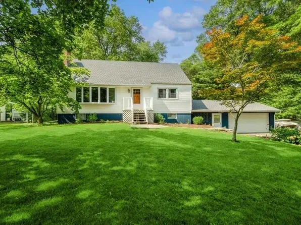 51 ALDA Drive, Poughkeepsie, NY 12603