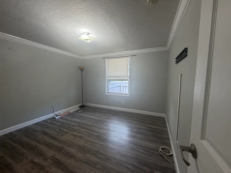 7194 Southgate Blvd — Photo 8