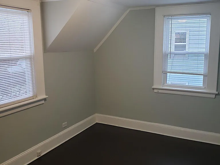 961 E Broadway — Photo 35