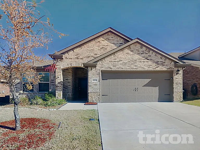 1002 Meadow Wood Ln — Photo 1