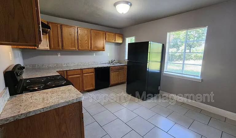 406 W 14th St — Photo 12