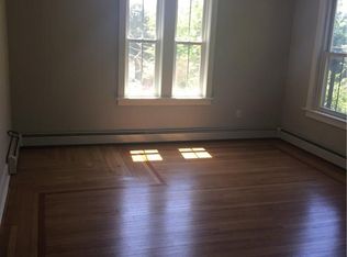 419 Broadway APT 3, Newport, RI 02840