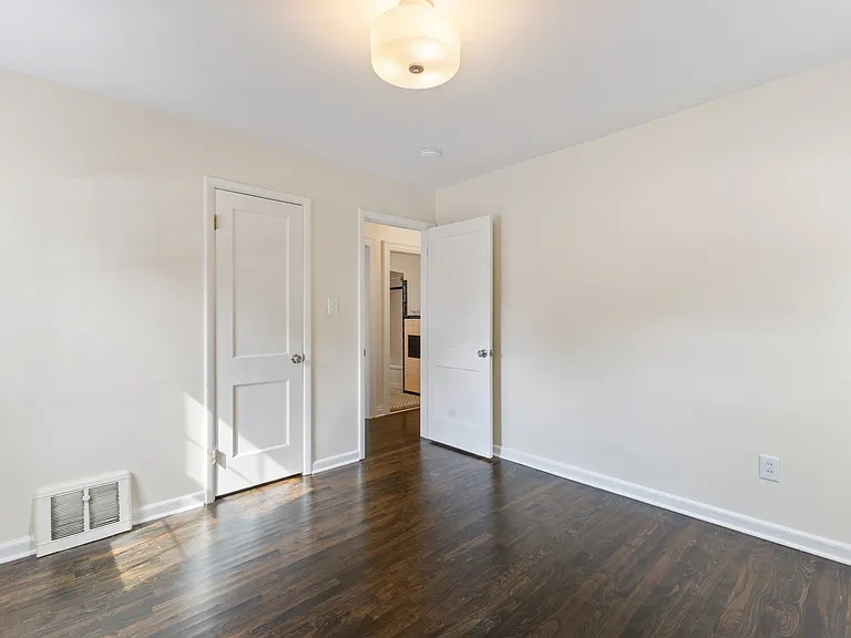 2615 Kenmore Rd — Photo 8