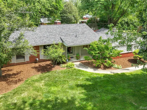 28432 Westerleigh Rd, Farmington Hills, MI 48334