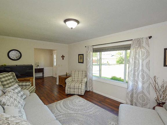 2nd image of 942 Smiley Ave