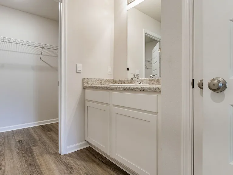 2528 Sutton Place Dr — Photo 36
