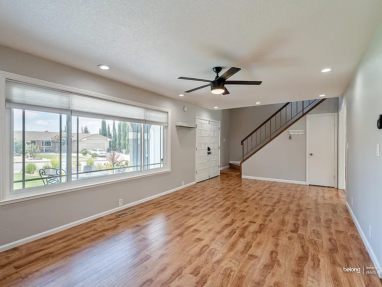 3661 Slopeview Dr — Photo 10