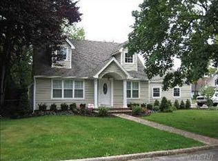 54 Riverside St, Amityville, NY 11701