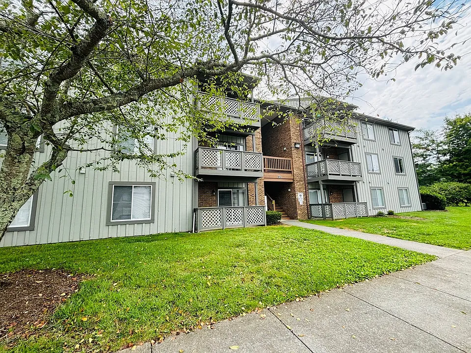 813 Claytor Sq