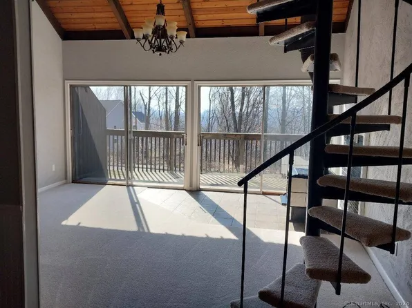 15 Country Squire Drive #C, Cromwell, CT 06416