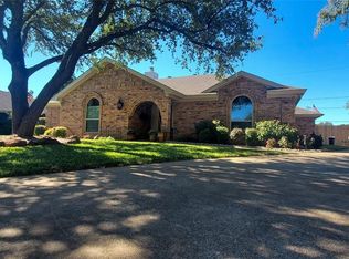 2313 Farrington Ln, Hurst, TX 76054