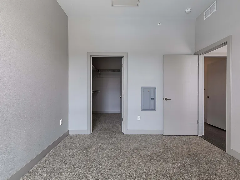 Encore Evans Station Apartments — Photo 32