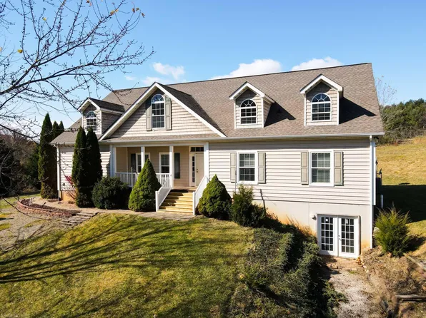 1502 Smith Creek Rd, Christiansburg, VA 24073
