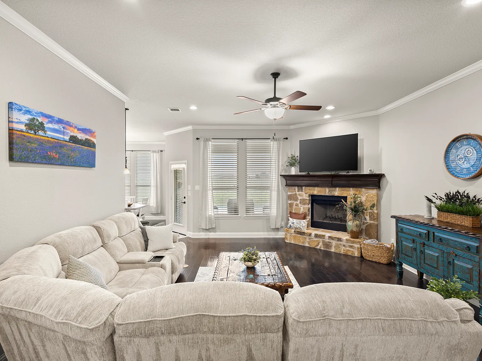 3 bed, 2206 sqft, $8,950 — Photo 1