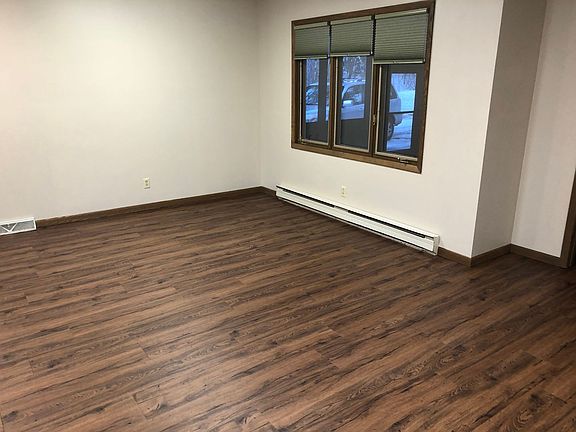 4th image of 100 E Crabtree Cir
