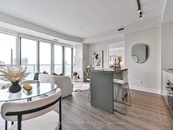 2nd image of 7 Grenville St #3807