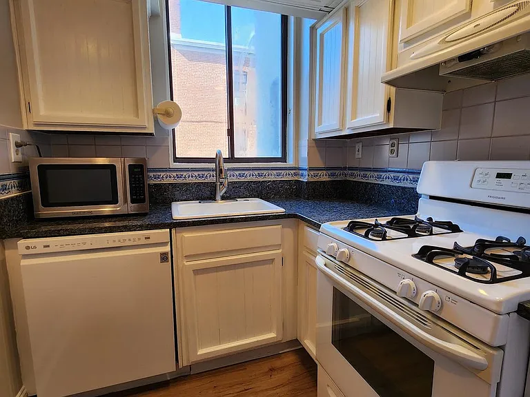 2610 Tunlaw Rd NW #103 — Photo 9