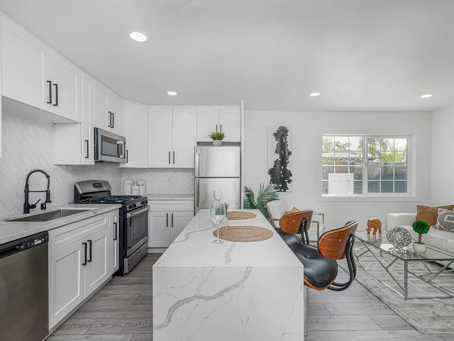 1 bed, 700 sqft, $3,000 — Photo 1