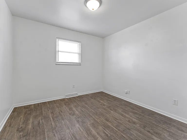 202 S Kenmore Rd #202 — Photo 11