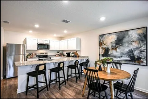 4 bed, 1672 sqft, $2,000 — Photo 4