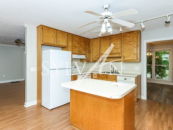 5th image of 8182 Silver Oak Ct