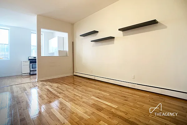 Rented by The Agency | media 22