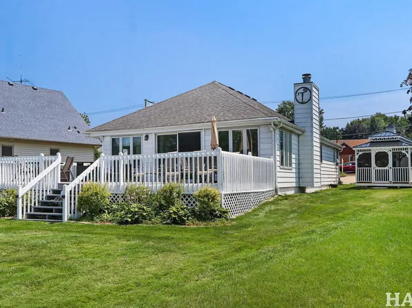 1418 River Terrace Dr, Johnsburg, IL 60051