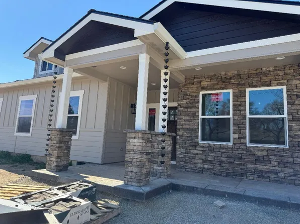 1322 Orchard Home Dr, Medford, OR 97501