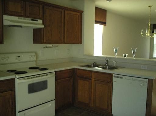 4th image of 0000003 BRATTON DR #1