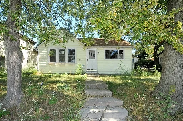 511 Czacki St photo 1
