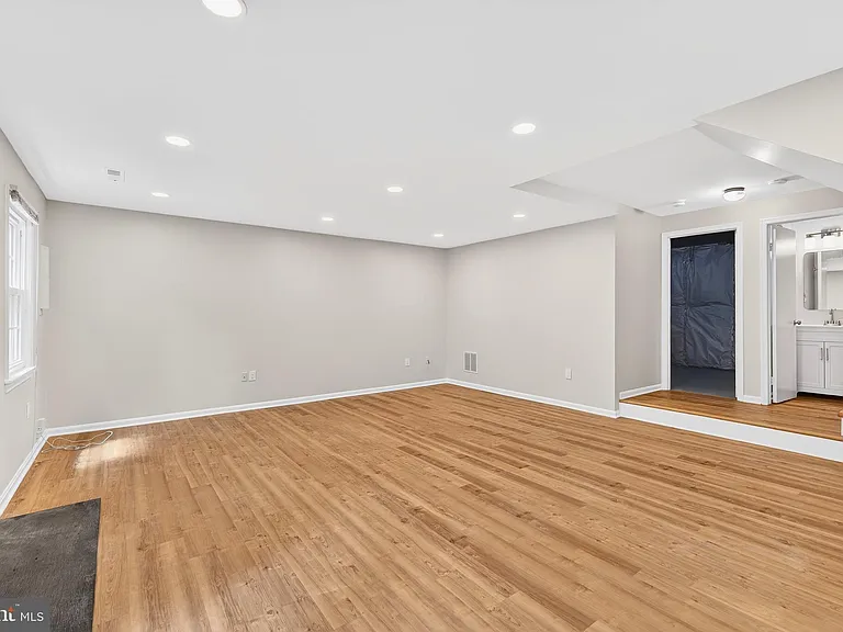 7306 Eggar Woods Ln — Photo 26