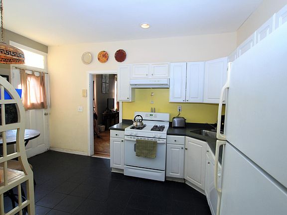 5th image of 717 N 5th St APT 1R