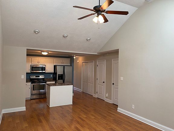 5th image of 817 Bryan Cir