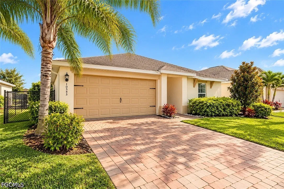4 bed, 2.0 bath, 1499 sqft, $2,300 — Photo 2