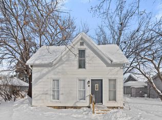 609 W 3rd St, Cedar Falls, IA 50613