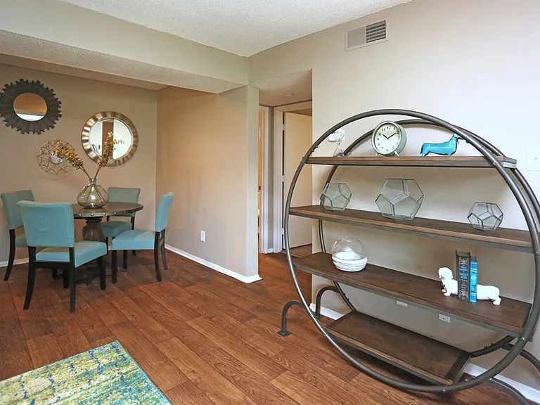 5515 W Market St — Photo 9