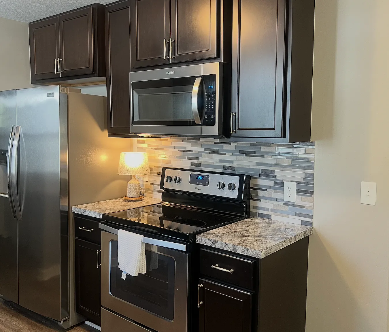 3 bed, 960 sqft, $1,995 — Photo 1