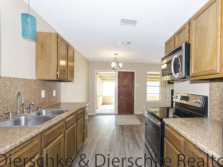 1655 Linda Lee Dr — Photo 3