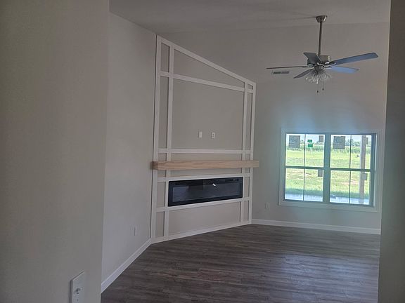 4th image of 305 Andorah Dr